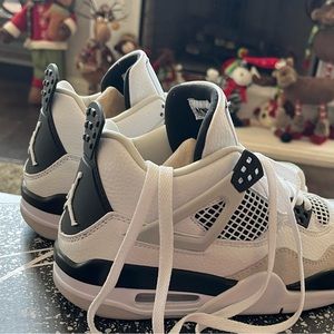 Air Jordan 4 Military Black